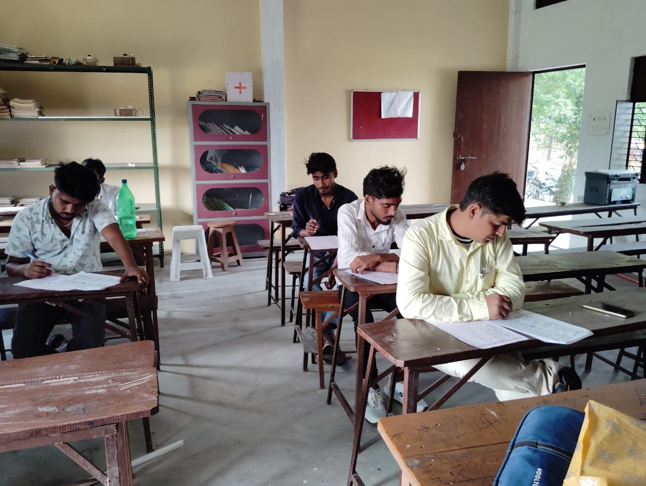 Babu Bindeshwari Rai Private ITI,Kasara, Mau